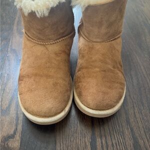 Cozy Tan Ugg Shearling-Lined Boots